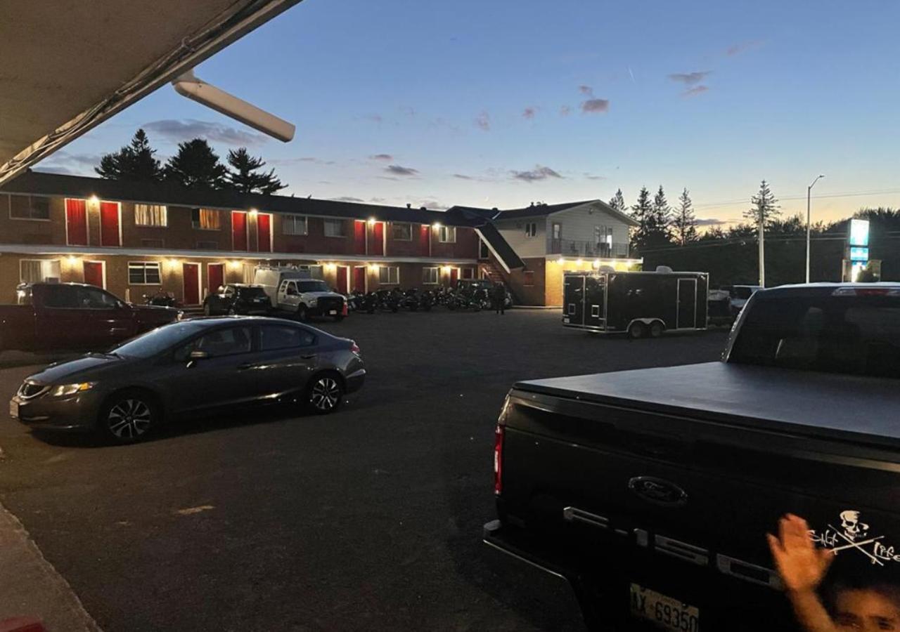 Northern Motel Су Сент Мари Екстериор снимка